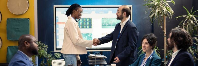 Handshake between professionals in an MSP project planning meeting